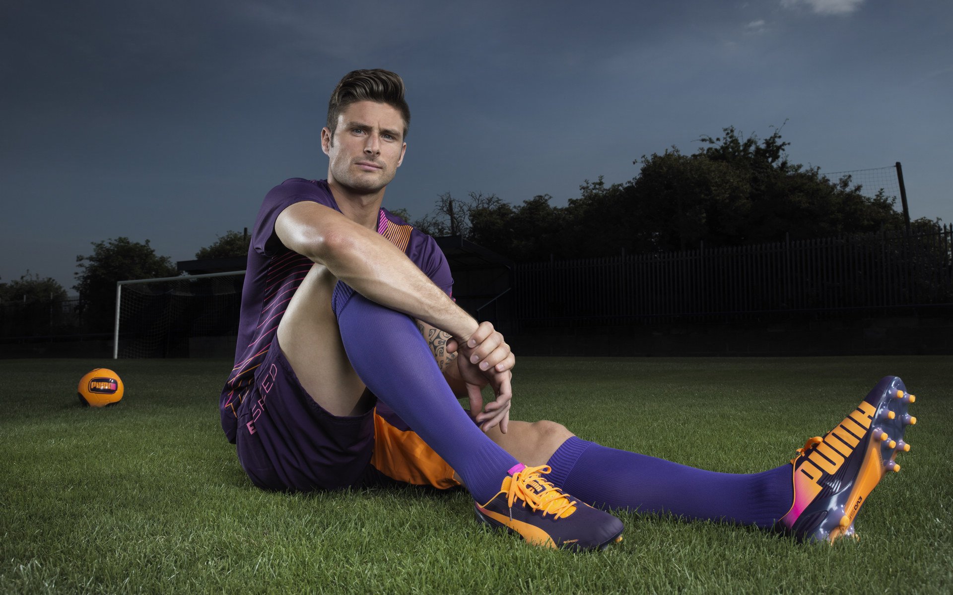 英超争冠之夜，三笘薰成为全场焦点，亚洲足球的破壁时刻