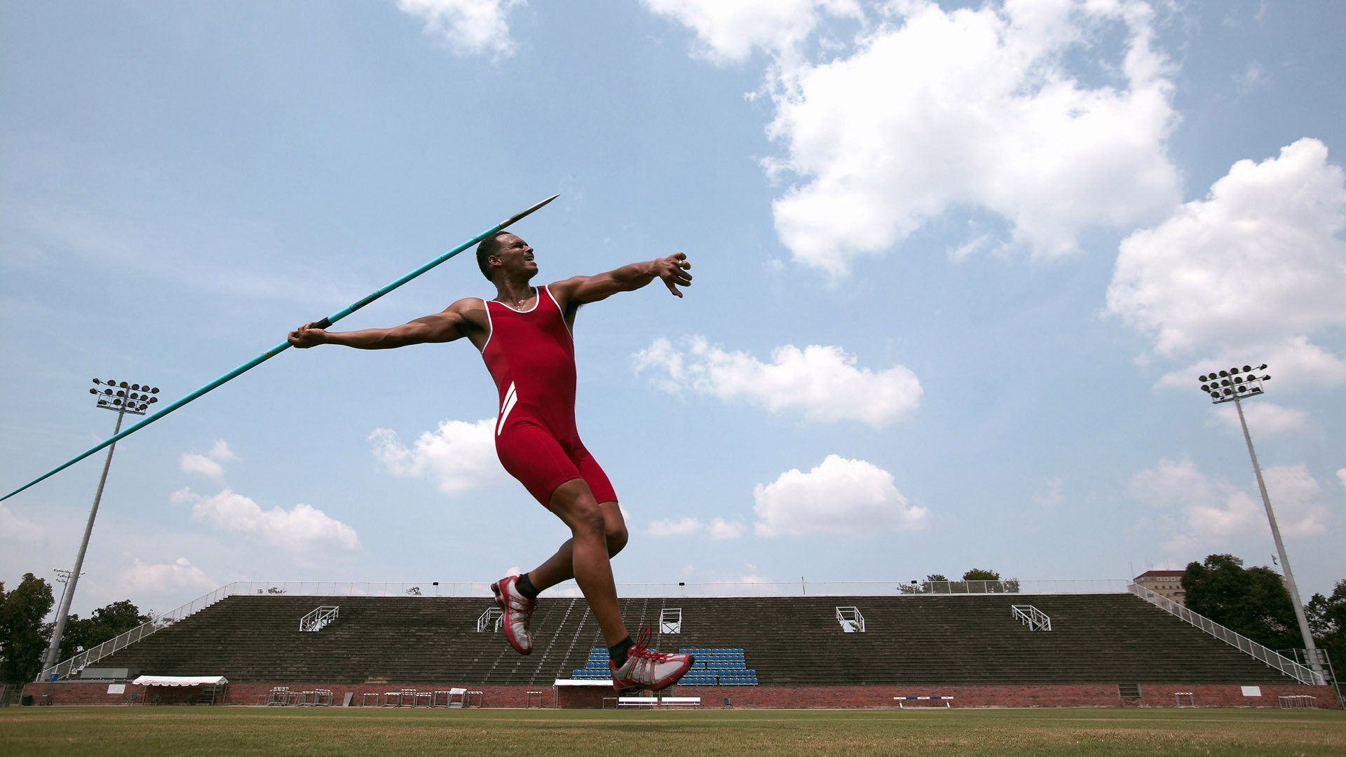 开云体育平台APP-荣光与救赎，当莱万在卢赛尔球场撕裂非洲雄鹰的黄昏